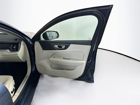 Used 2024 Volvo S60 B5 Core image 32