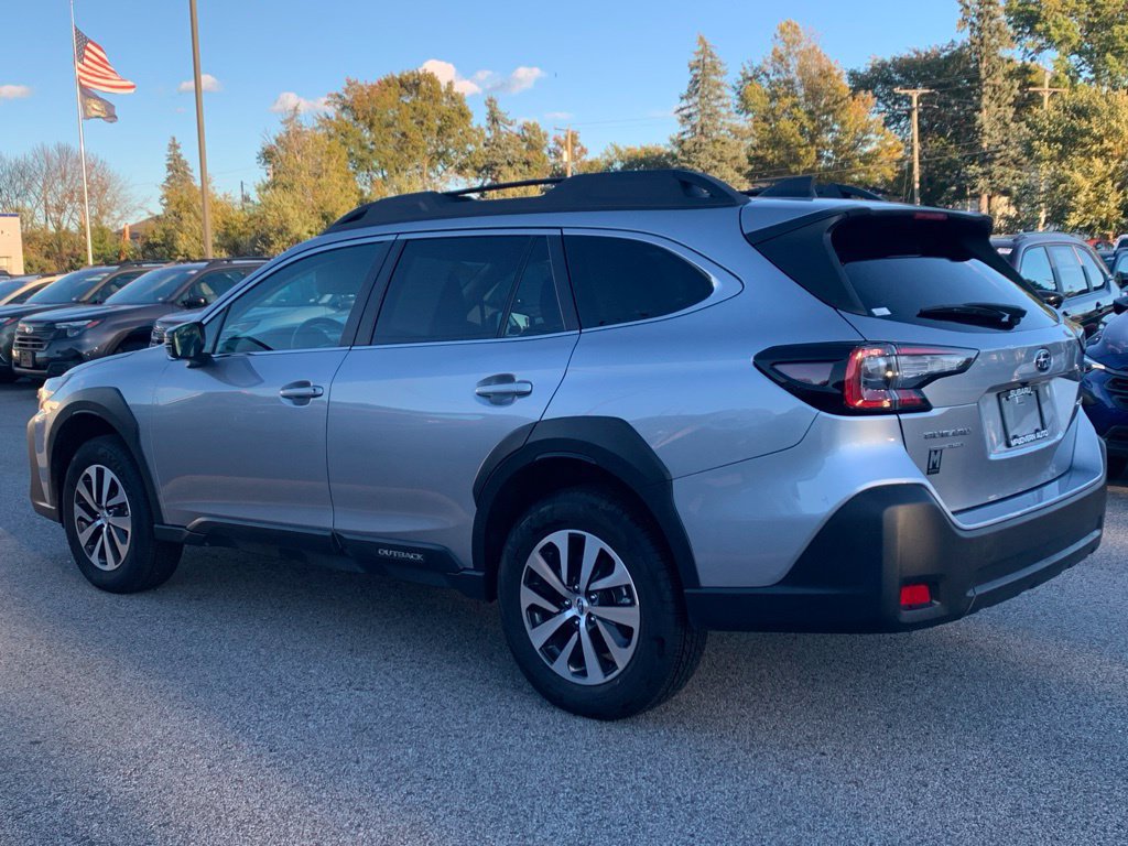 Used 2025 Subaru Outback Premium AWD/4WD image 4