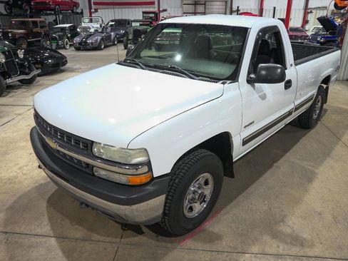 Used 2000 Chevrolet Silverado 1500 LS 2dr 4WD Standard Cab LB w/ Exterior Appearance Pkg image 15