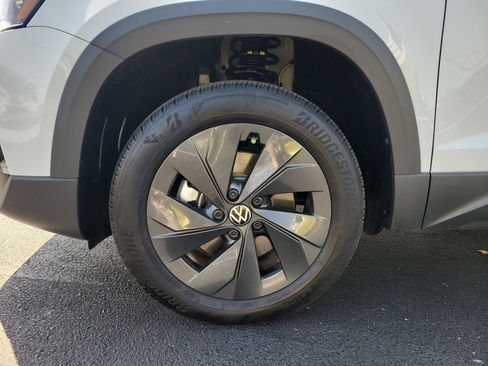 Certified 2025 Volkswagen Taos S FWD image 10