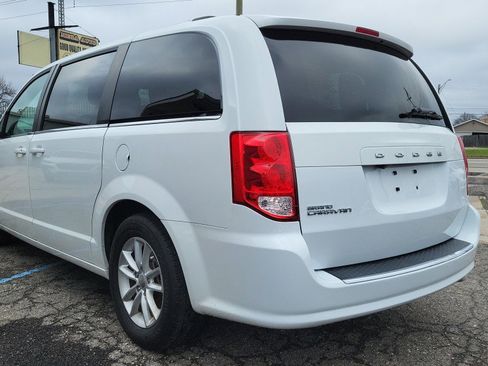 Used 2019 Dodge Grand Caravan SXT image 8