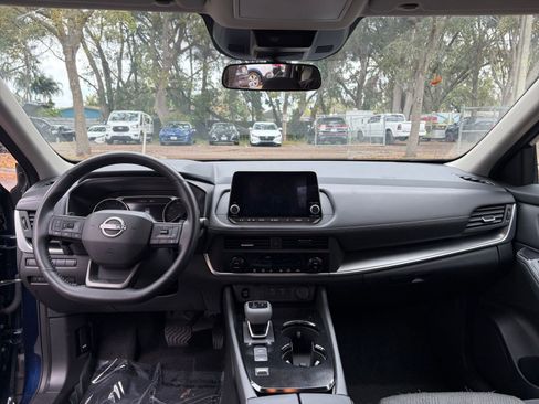 Used 2025 Nissan Rogue SV image 54