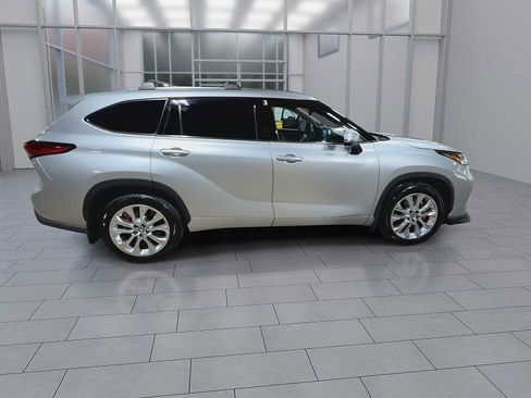 Used 2021 Toyota Highlander Limited AWD/4WD image 9