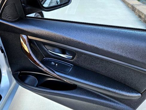 Used 2014 BMW 320i Sedan image 14