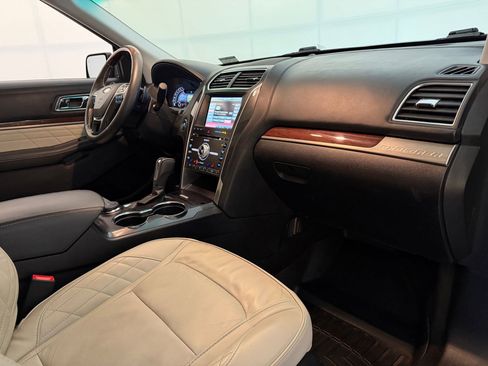Used 2016 Ford Explorer Platinum image 33