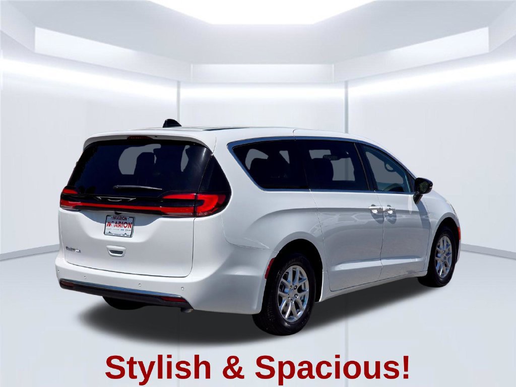 New 2027 Chrysler Pacifica Select FWD image 19