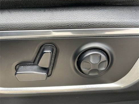 Used 2019 RAM 1500 Laramie image 12