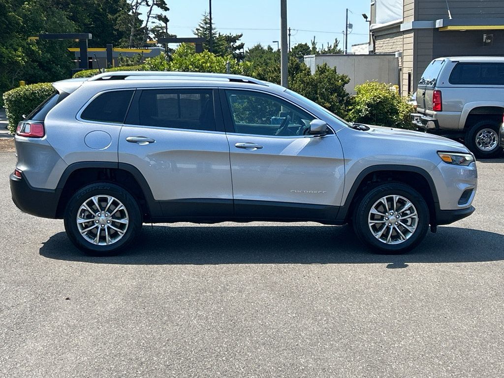 Used 2021 Jeep Cherokee Latitude Lux w/ Comfort/Convenience Group AWD/4WD image 4