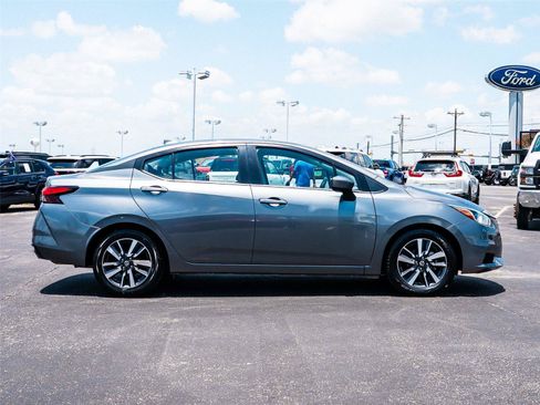 Used 2021 Nissan Versa SV FWD image 3