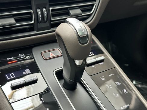 New 2026 Porsche Macan image 25