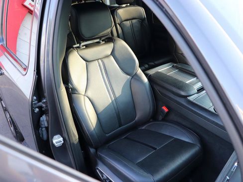 Used 2024 Jeep Wagoneer L Series III w/ Flexible Seating Group AWD/4WD image 16