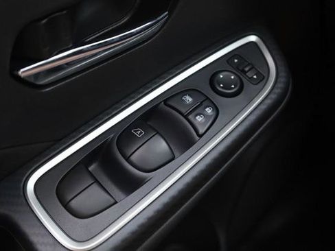 New 2025 Nissan Versa SR w/ Trunk Package image 17