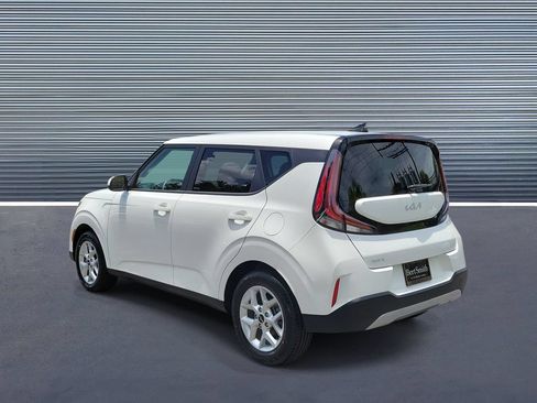 Used 2025 Kia Soul LX w/ LX Technology Package FWD image 4
