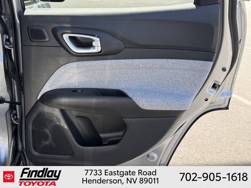 Used 2023 Jeep Compass Latitude w/ Sun and Sound Group AWD/4WD image 17