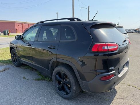 Used 2018 Jeep Cherokee Latitude w/ Altitude Package image 21