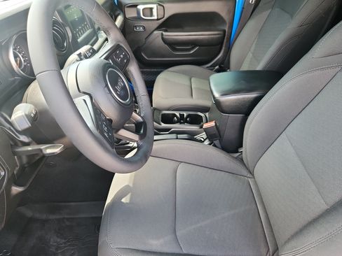 Used 2023 Jeep Wrangler Unlimited Sport AWD/4WD image 9