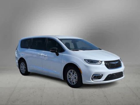 New 2026 Chrysler Pacifica Select FWD image 2