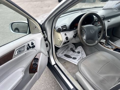 Used 2002 Mercedes-Benz C 320 Sedan image 9