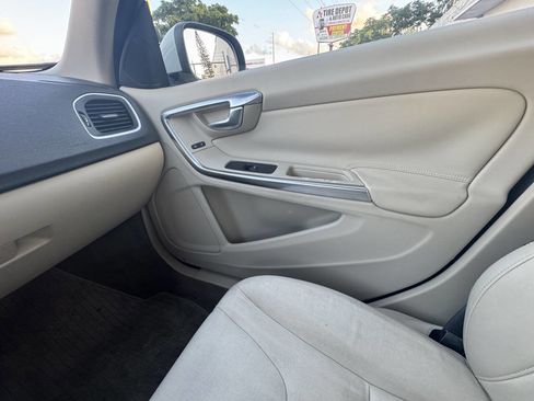 Used 2012 Volvo S60 T5 image 44