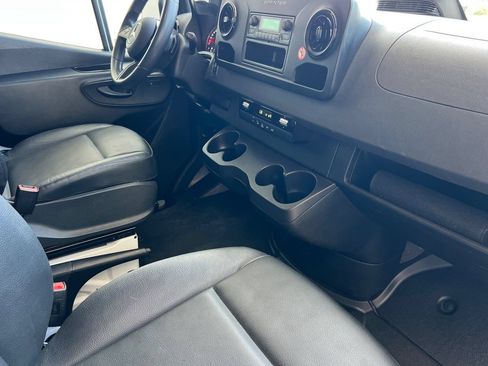 Used 2025 Mercedes-Benz Sprinter 2500 image 17