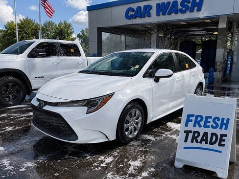 Used 2020 Toyota Corolla LE FWD image 1
