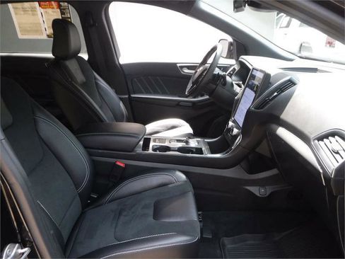 Used 2022 Ford Edge ST image 4