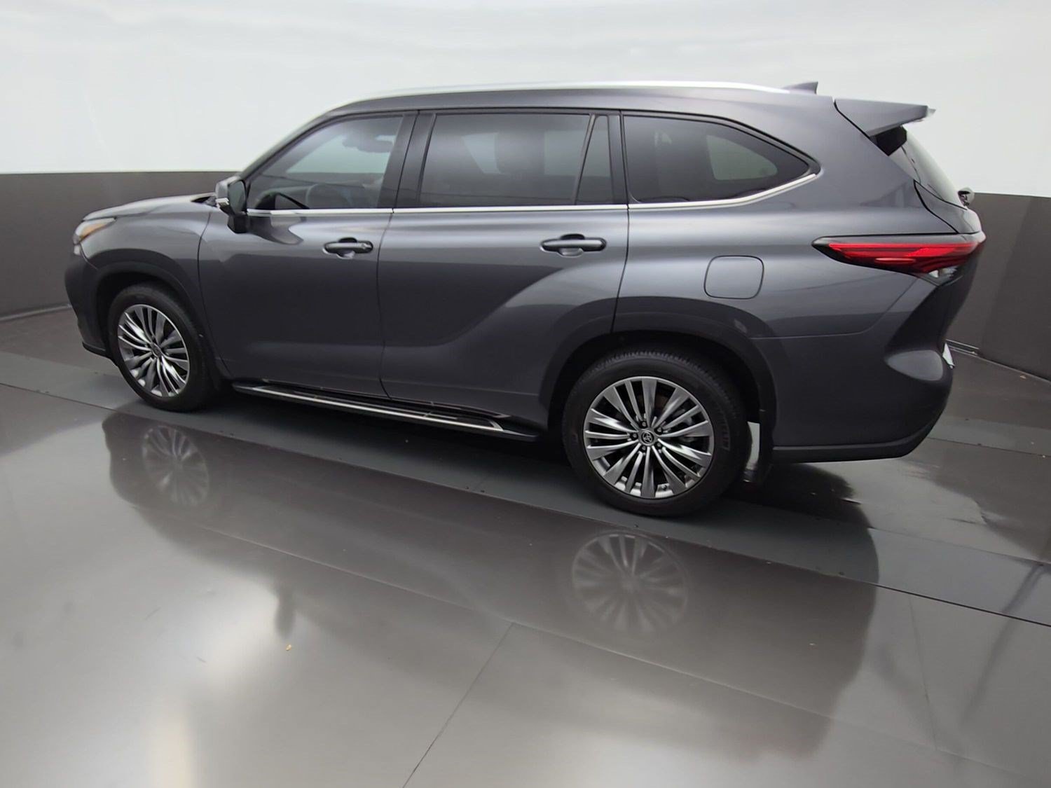 Used 2021 Toyota Highlander Platinum AWD/4WD image 6