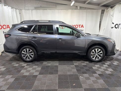 Used 2025 Subaru Outback Premium image 8