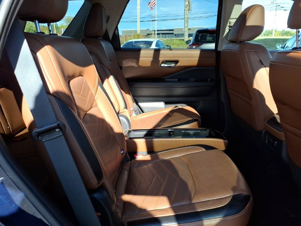 Certified 2023 Nissan Pathfinder Platinum AWD/4WD image 12