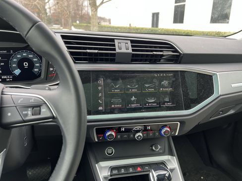 Used 2025 Audi Q3 2.0T Premium Plus w/ Premium Plus Package image 32