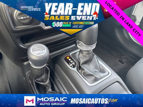 Used 2022 Jeep Gladiator Willys image 35