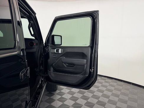 Used 2024 Jeep Wrangler Unlimited Rubicon w/ Capability Package AWD/4WD image 32