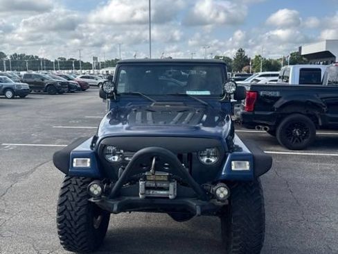 Used 2004 Jeep Wrangler Rubicon w/ Dual Top Group AWD/4WD image 2