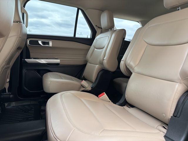 Used 2022 Ford Explorer XLT w/ Equipment Group 202A AWD/4WD image 12
