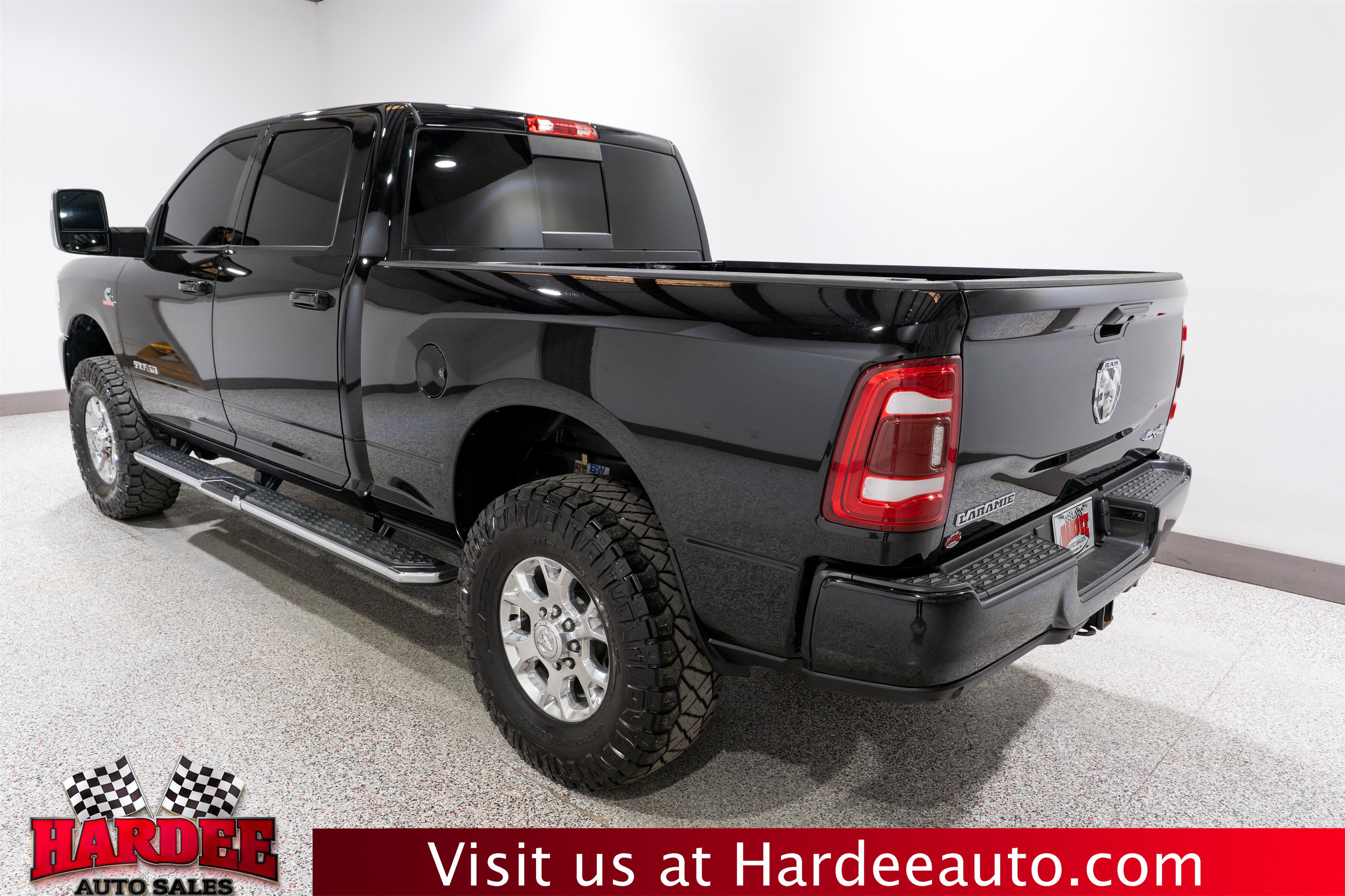 Used 2024 RAM 2500 Laramie AWD/4WD image 3