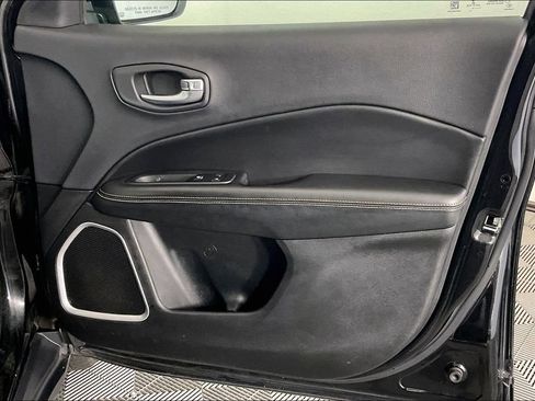 Used 2017 Jeep Compass Latitude w/ Cold Weather Group FWD image 22