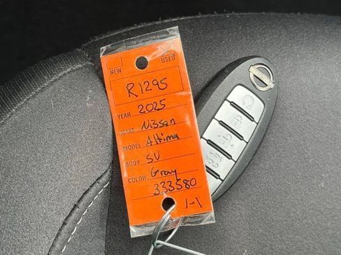 Used 2025 Nissan Altima 2.5 SV FWD image 32
