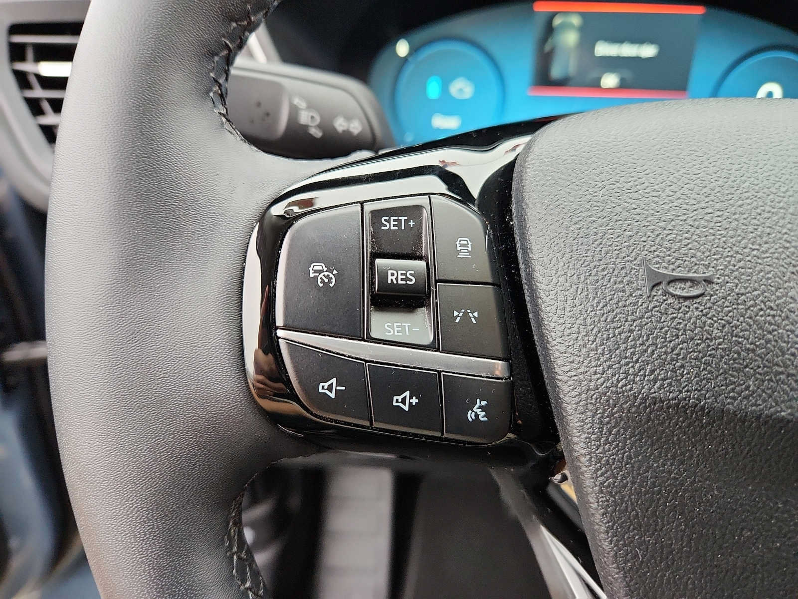 Used 2023 Ford Escape Platinum w/ Premium Technology Package AWD/4WD image 22