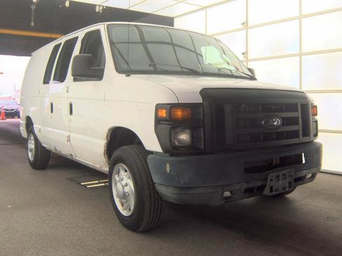 Used 2011 Ford E-150 and Econoline 150 w/ Commercial Cargo Van Pkg RWD image 4