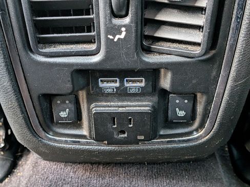 Used 2018 Jeep Grand Cherokee Limited w/ Luxury Group II image 16