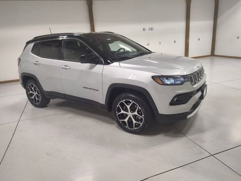 Used 2024 Jeep Compass Limited image 2