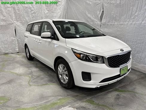 Used 2018 Kia Sedona L image 2