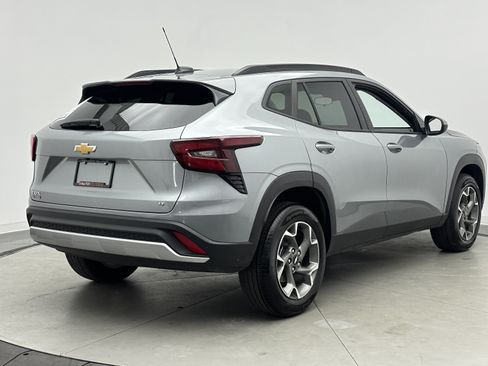 Used 2026 Chevrolet Trax LT FWD image 7