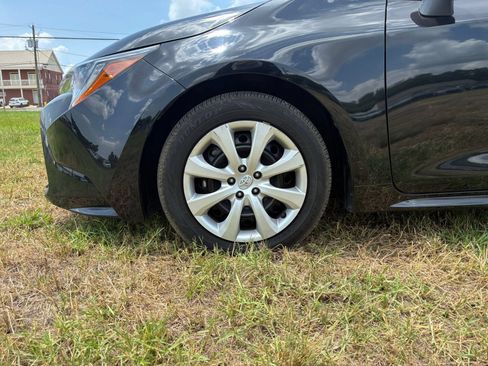 Used 2025 Toyota Corolla LE FWD image 28