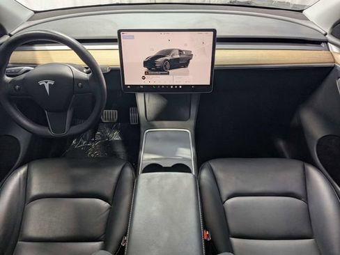 Used 2024 Tesla Model Y Performance image 6