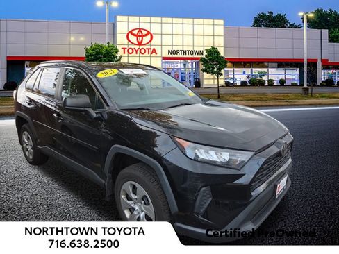 Used 2021 Toyota RAV4 LE image 1