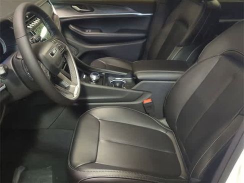 New 2025 Jeep Grand Cherokee Limited image 16