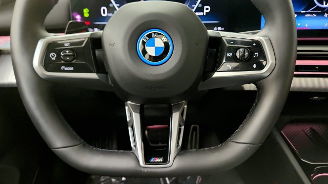 Used 2027 BMW i5 eDrive40 w/ M Sport Package RWD image 64