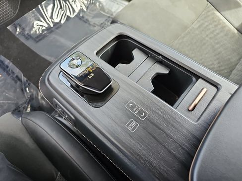 Used 2023 Nissan Ariya FWD image 23