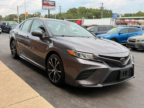 Used 2020 Toyota Camry SE FWD image 5